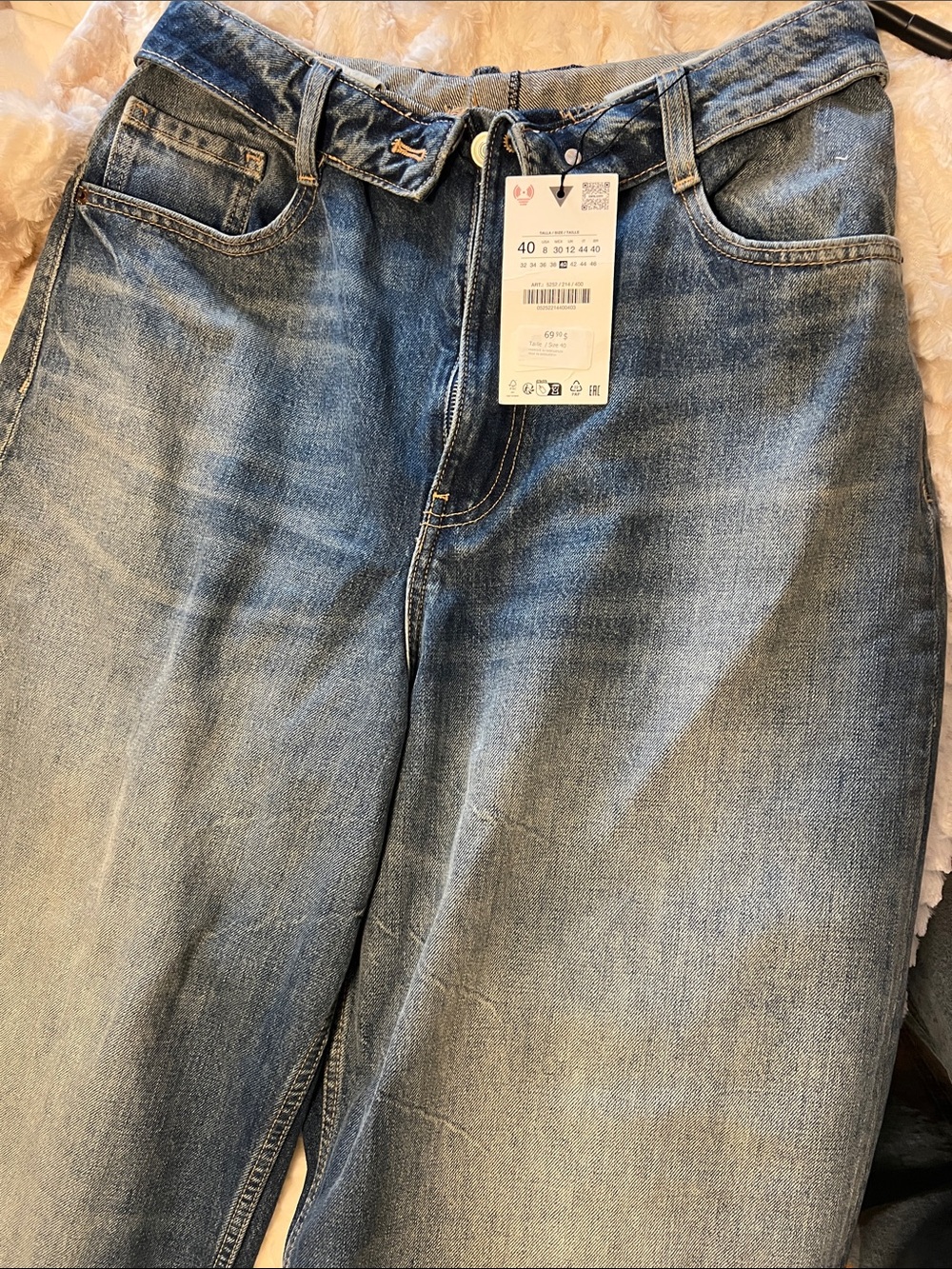 Zara Women's Relaxed Light Blue Washed Jeans